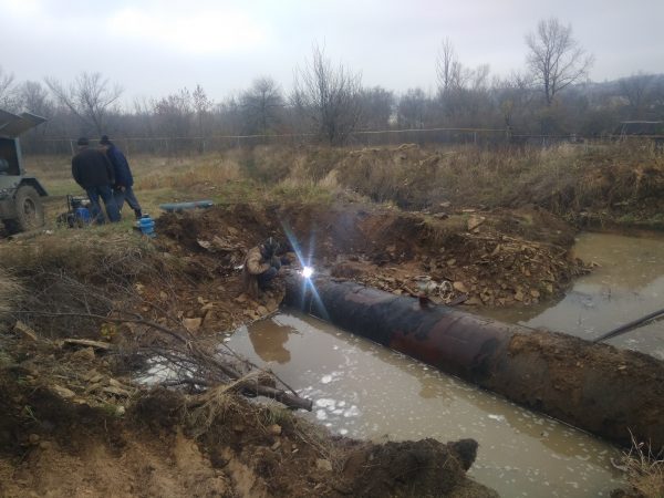 Вы сейчас просматриваете Череда повреждений на магистральном водоводе не позволяет возобновить подачу воды на Ровеньки.