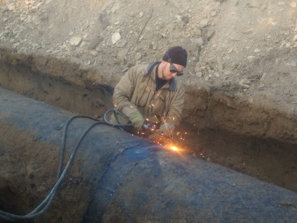 Вы сейчас просматриваете 13 декабря Специалисты Луганскводы устраняют аварию на Свердловском магистральном водоводе