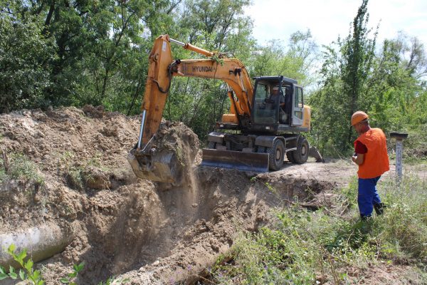 Подробнее о статье Очередная авария на Ровеньковском магистральном водоводе произошла 16 сентября